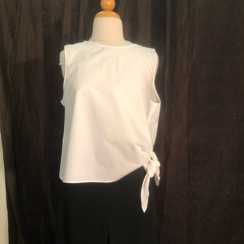 Antonio Melani Large white sleeveless top.